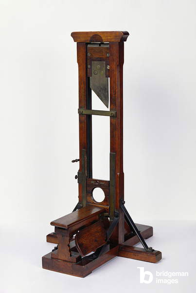 Modèle réduit de la guillotine (18e siècle) / Musée de la Ville de Paris, Musée Carnavalet, Paris, France / Bridgeman Images