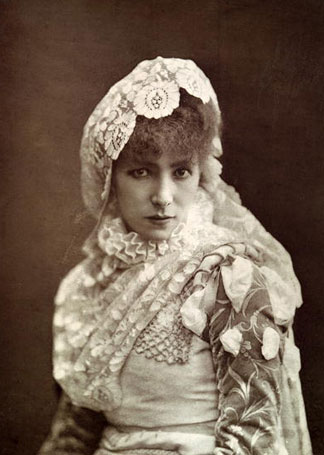 Sarah Bernhardt dans le role de Marion Delorme au Théâtre de la Porte Saint-Martin, Nadar