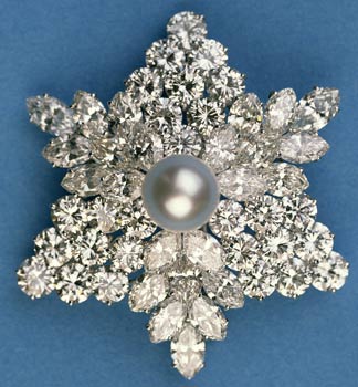 Broche flocon en diamants, Bulgari - Bonhams, Londres